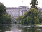 London  Abendessen und Spaziergang St James Park Park Lake im Hintergrund der Buckingham Palace (GB).
